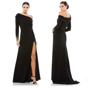 Mac Duggal Beaded Cuff Drop Shoulder Faux Wrap Gown Size Black 4 $398